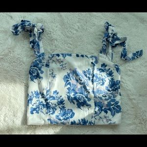 Cute crop top, never worn, to big